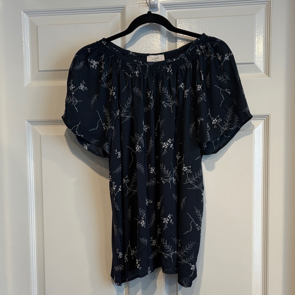 LOFT Women's Navy Floral  Top